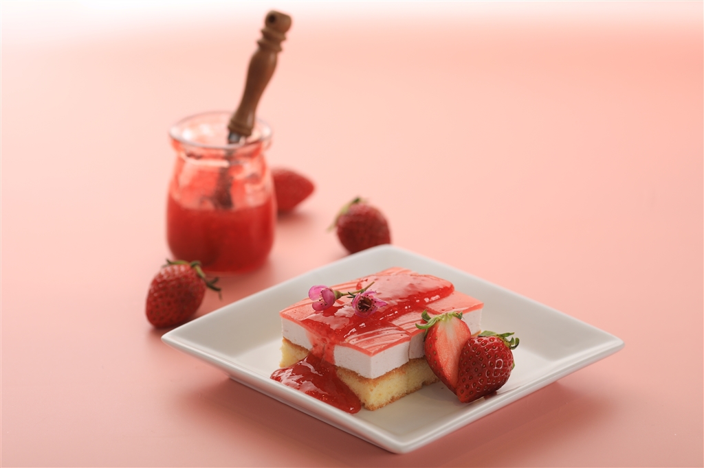 Bánh Mousse Dâu