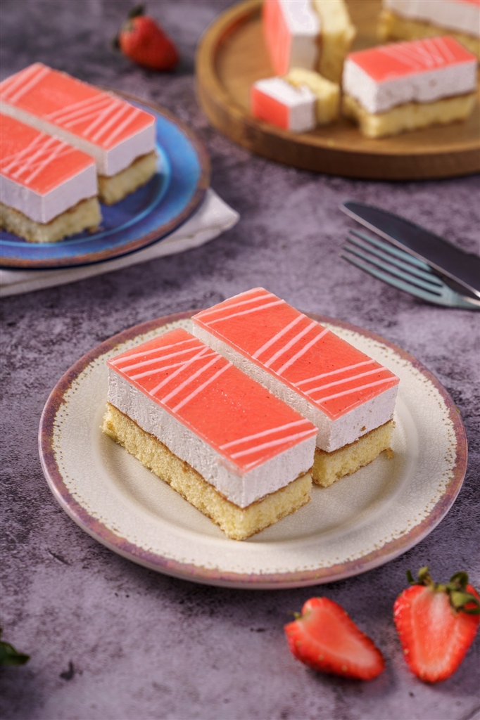 Bánh Mousse Dâu